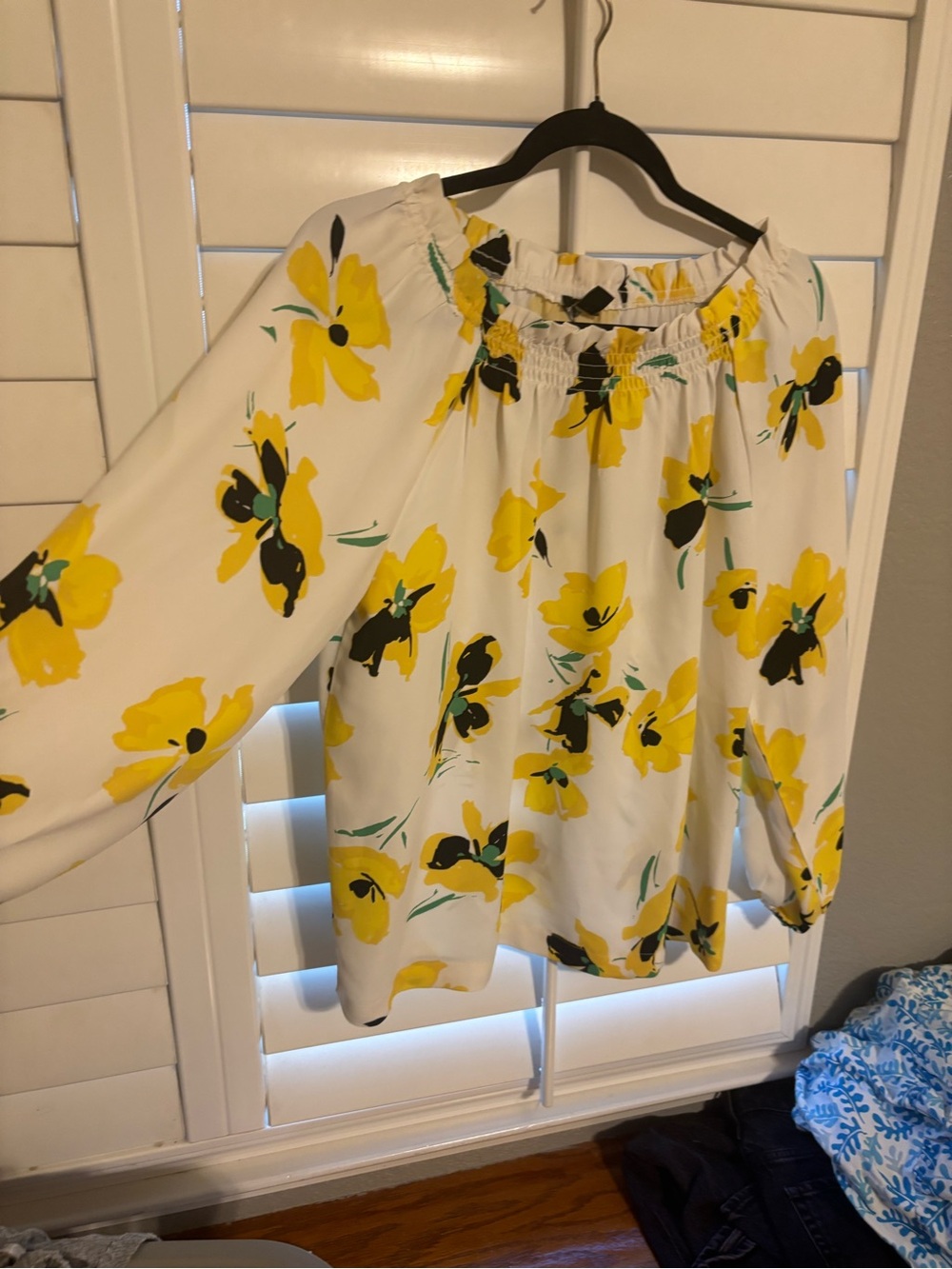 Ann Taylor White Floral Off-Shoulder Blouse with Yellow Flowers - Picture 5 of 5